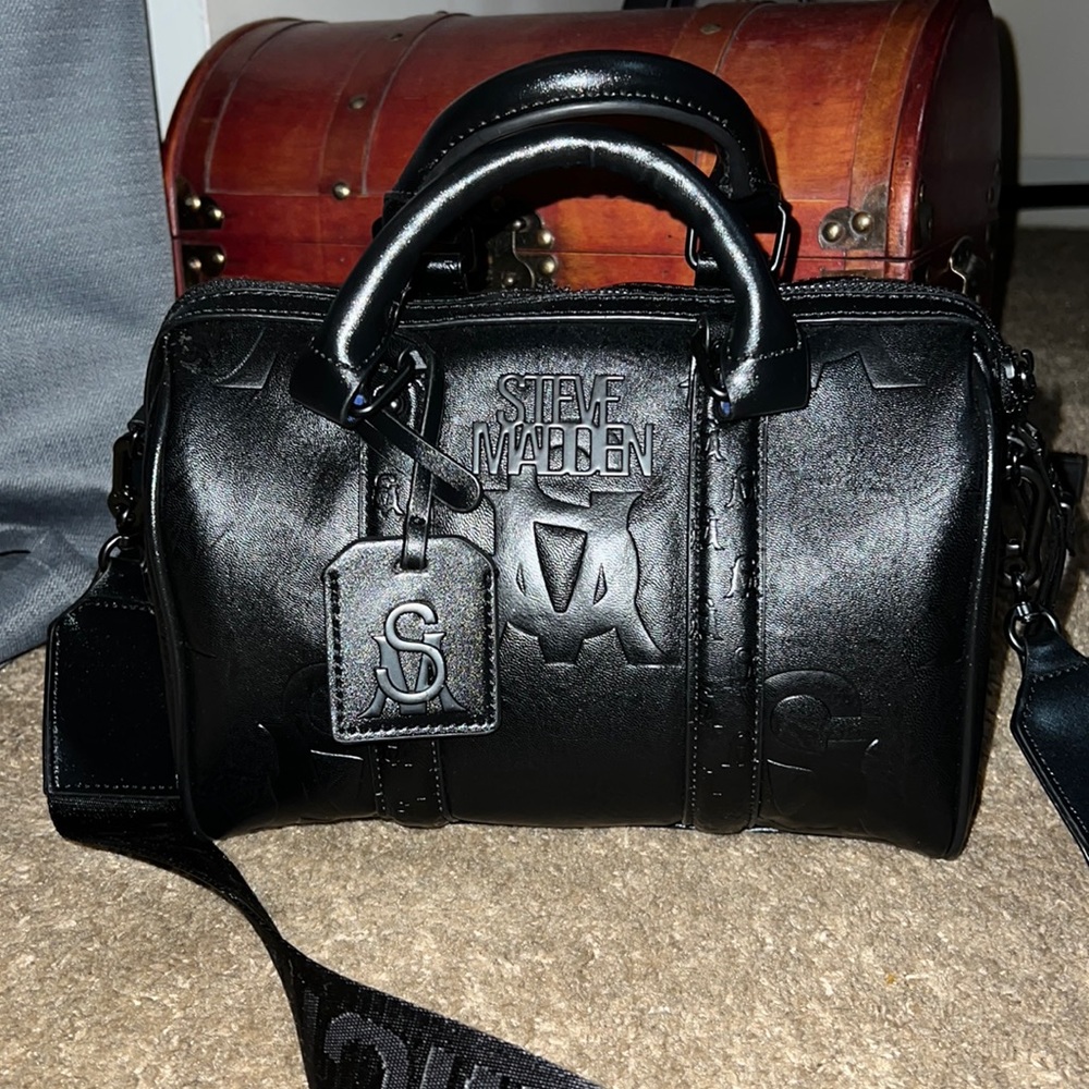 Steve Madden barrel bag